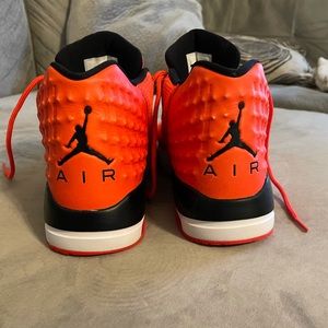 Men’s Nike Air Jordan basketball shoes. In very good condition.
